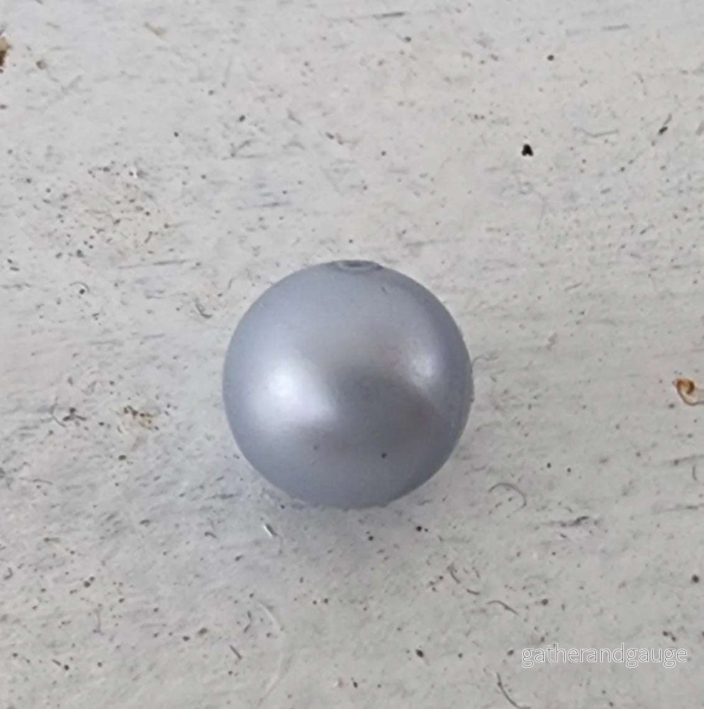 Snäckskals pärla - Ljusblå/grå 8 mm 1 styck