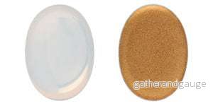 Cabochon Oval – Milky white Gold Foiled 25x18mm 1 styck Cabochon Oval – Milky white Gold Foiled 25x18mm 1 styck