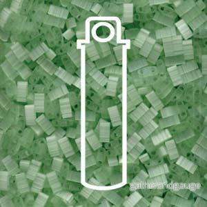 Miyuki Half Tila – Silk Pale Green 5×2,5mm, 7,8 gram Miyuki Half Tila – Silk Pale Green 5×2,5mm, 7,8 gram
