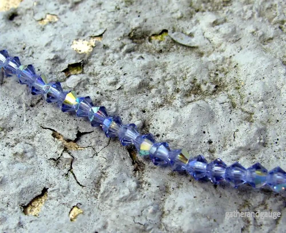 Tjeckiska MC Bicone - Tanzanite AB 3 mm, 1 sträng