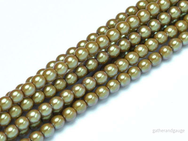 Tjeckiska Pearl Shell – Topaz 2mm, 1 sträng