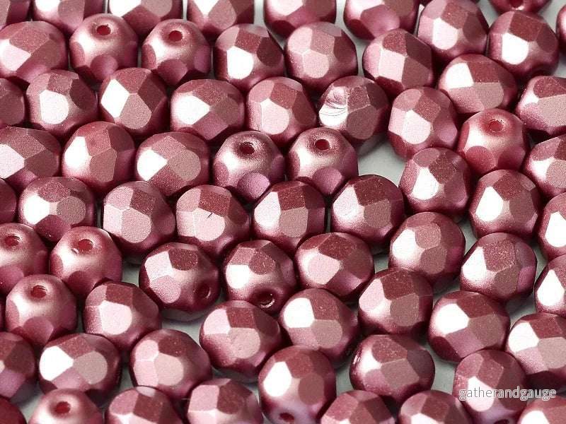 Tjeckiska Firepolish - Pastel Burgundy 6mm, 25-pack