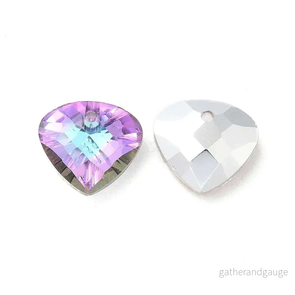 Facetterade glaspärlor – Teardrop Shimmer Plum 12x13mm 1 styck Facetterade glaspärlor – Teardrop Shimmer Plum 12x13mm 1 styck