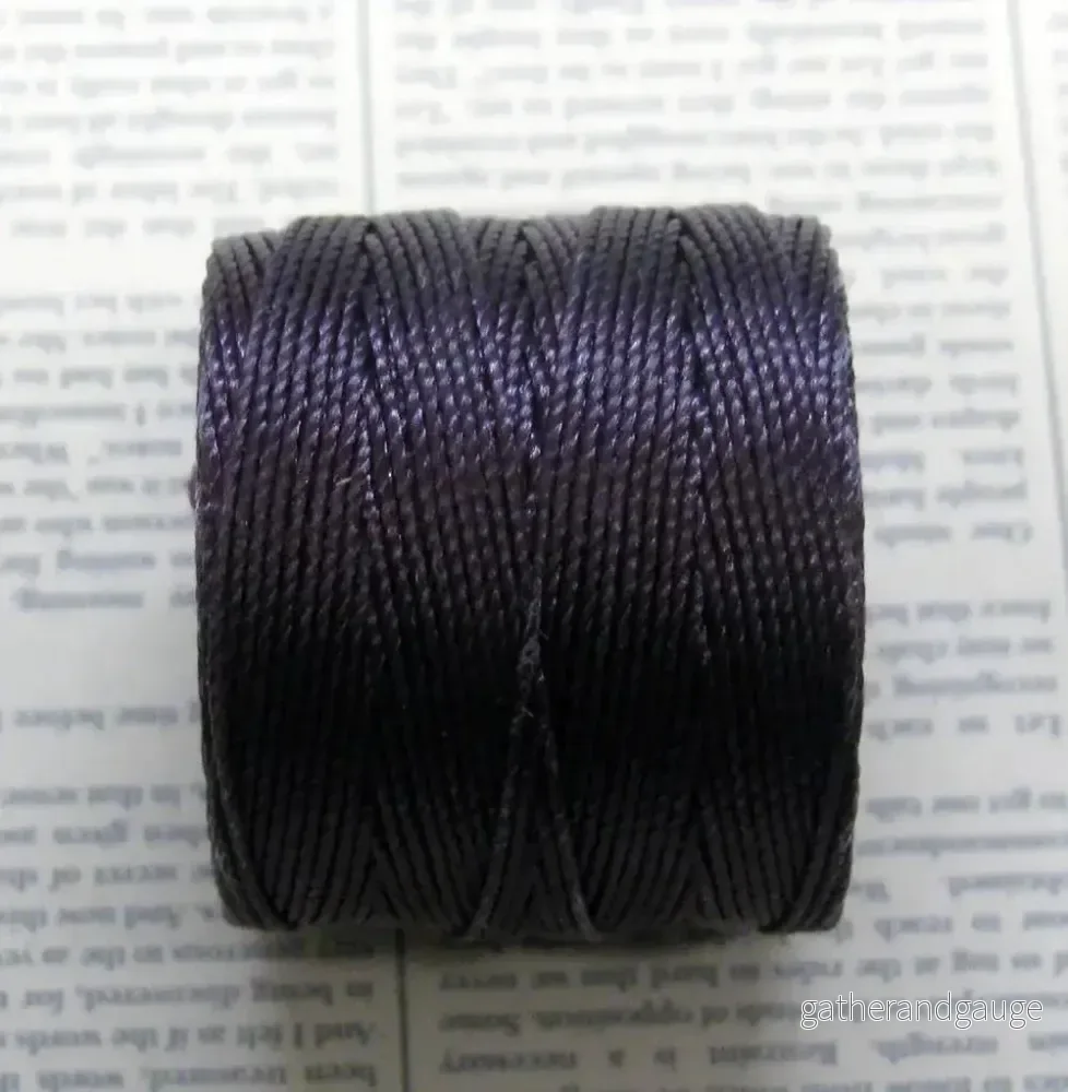 S- Lon bead cord - Eggplant, 1 rulle - Bild 2