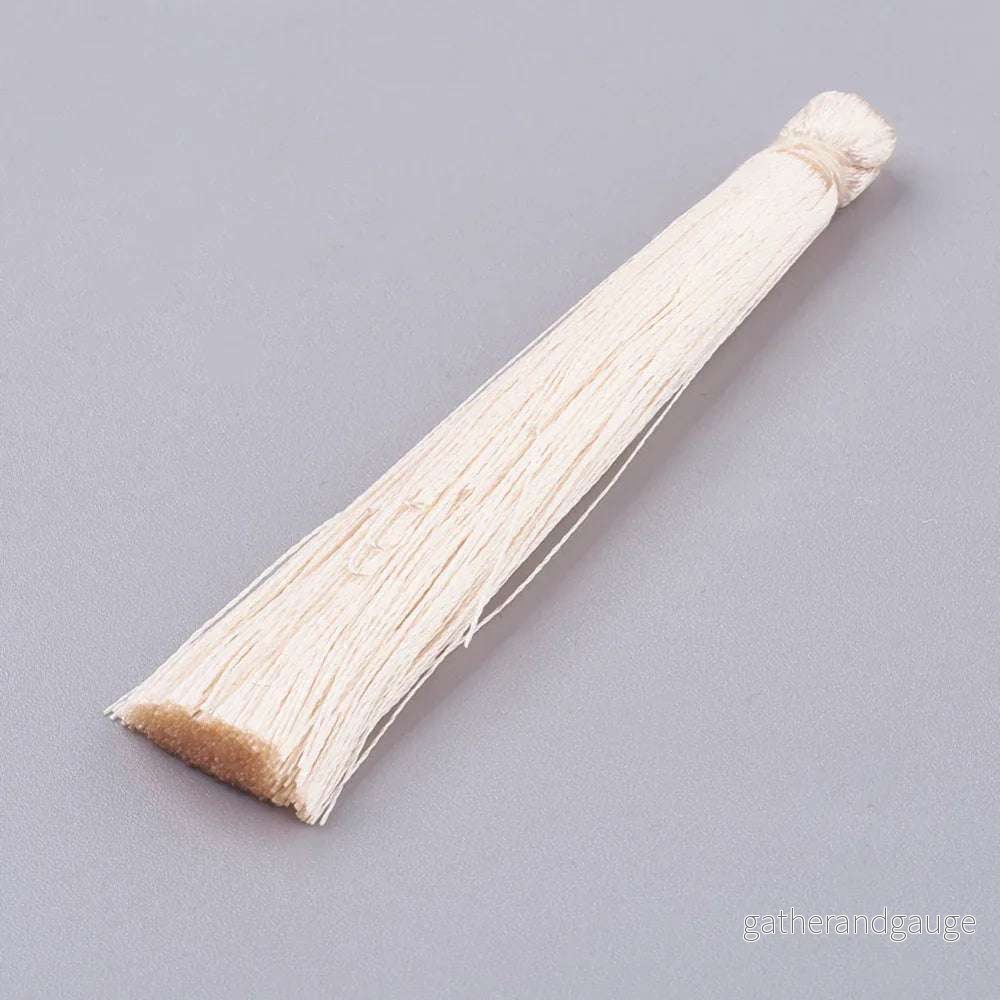 Hänge tassel polyester - Antik Vit 65-74mm 1 styck