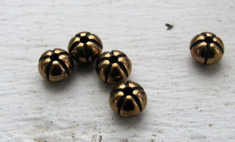 Mellandel Bronsfärgad - Rund pumpa 6x4,6mm, 5-pack