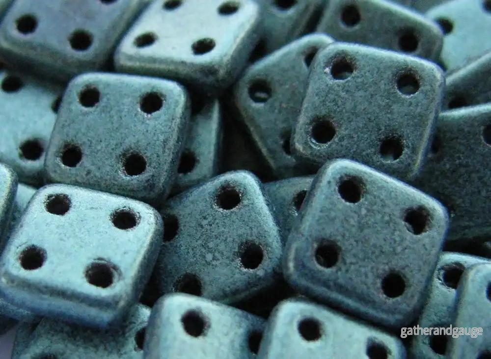 CzechMates QuadraTile - Metallic Suede Light Green 6x6x2mm, 10 gram - Bild 2