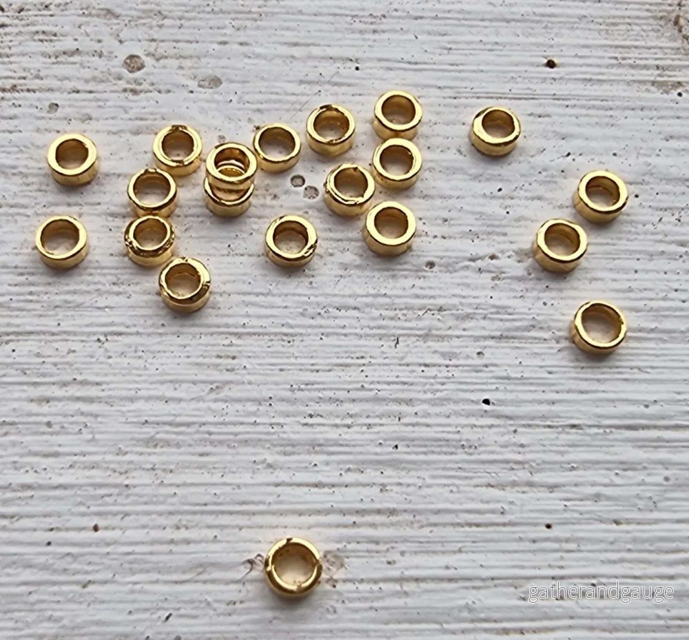 Mellandel 24k guldpläterad – Mini rondell 2×0.8mm 20-pack Mellandel 24k guldpläterad – Mini rondell 2×0.8mm 20-pack