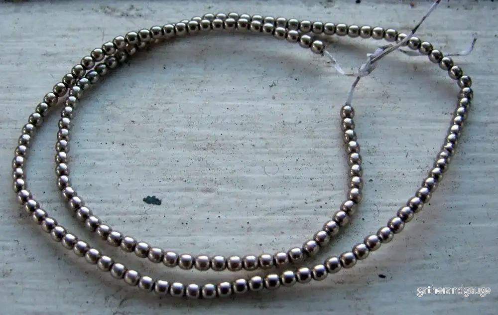 Tjeckiska vaxade glaspärlor - Champagne 2mm, 1 sträng - Bild 2