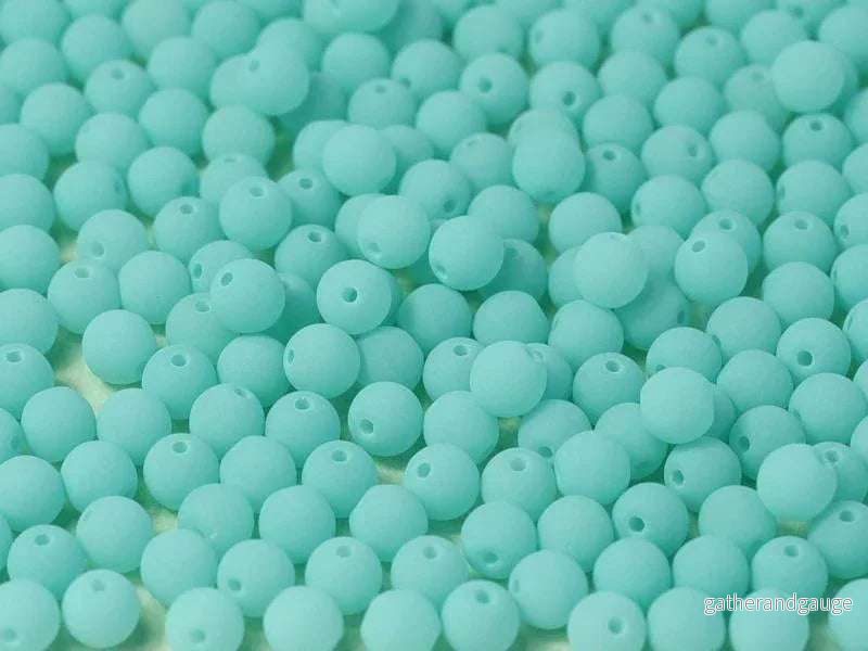 Tjeckiska Druk (Runda) – Alabaster Soft Turquoise (matte) 3mm, 50-pack