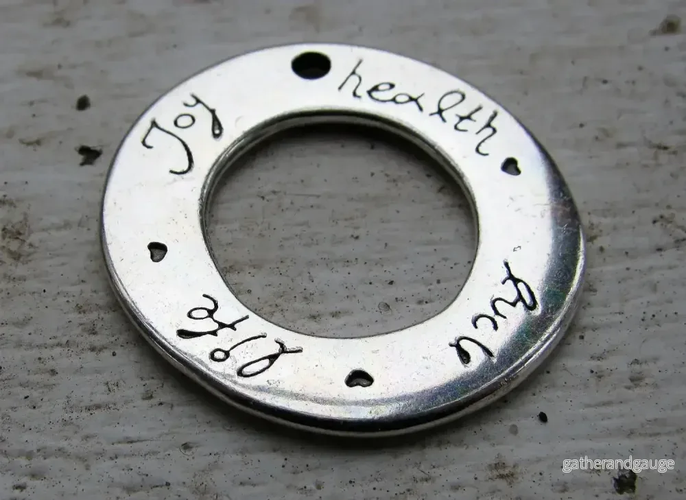 Hänge Silverfärgad - Ring "Joy Health Luck Life" 30mm 1 styck