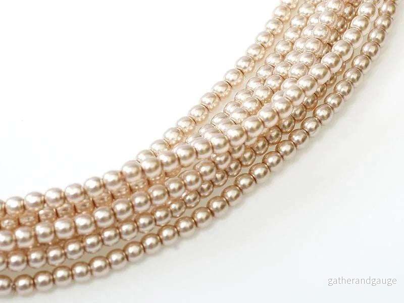 Tjeckiska vaxade glaspärlor - Shiny Beige 4mm, 1 sträng