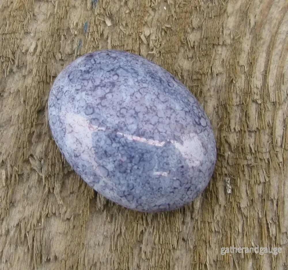 Cabochon Oval – LT Purple Luster 25x18mm 1 styck Cabochon Oval – LT Purple Luster 25x18mm 1 styck