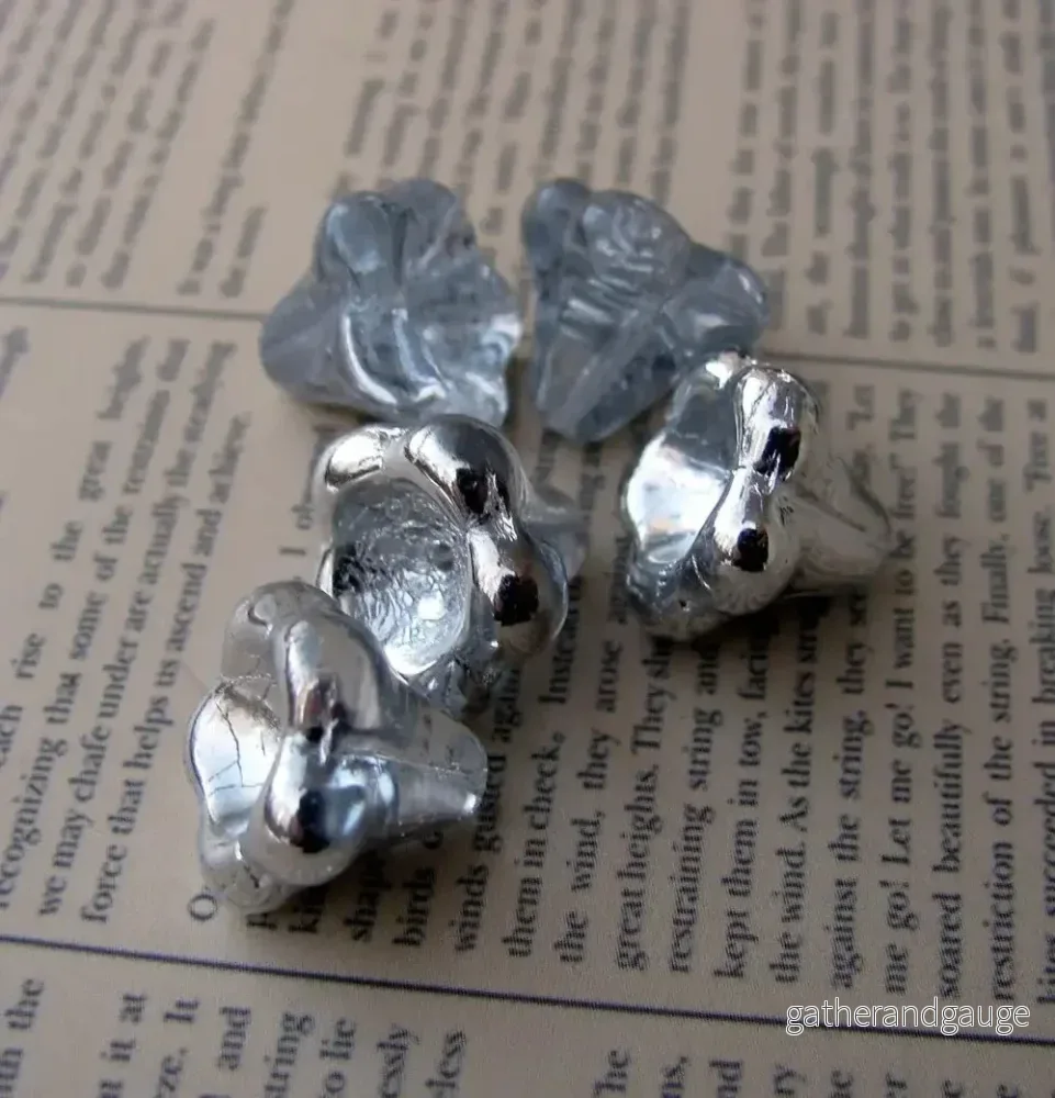 Tjeckiska änglakjolar/blommor – Klar/Silver, 11x13mm, 5-pack Tjeckiska änglakjolar/blommor – Klar/Silver, 11x13mm, 5-pack