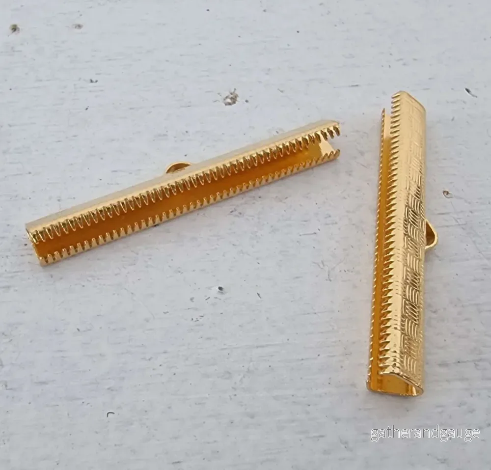 Ändfäste platta band 24K guldpläterad – Bredare modell, 38 mm, 2-pack