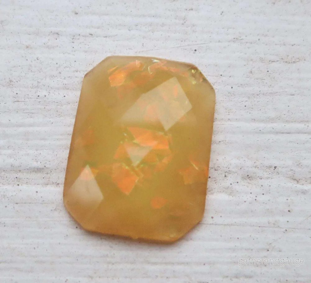 Cabochon av Resin – Facetterad Rektangulär Gul 20x15mm 1 styck Cabochon av Resin – Facetterad Rektangulär Gul 20x15mm 1 styck