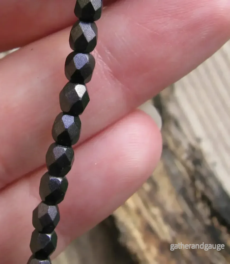 Tjeckiska Firepolish - Polychrome Black Raspberry 4 mm,, 1 sträng - Bild 3