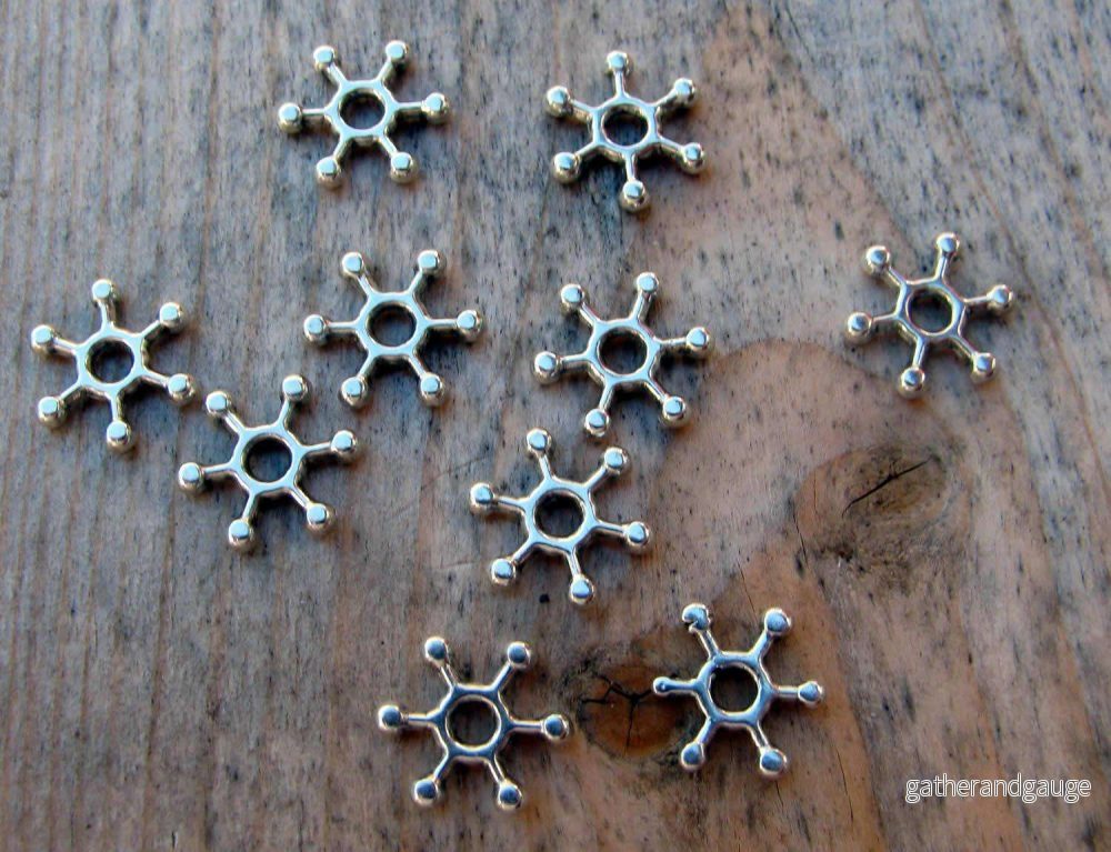 Mellandel Silverfärgad – Snöflinga 8 mm 10-pack