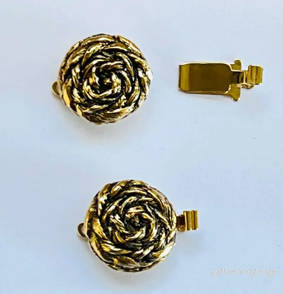 Claspgarten Instickslås - Platt Rund med Ros 23K Guldpläterad 14mm 1 styck