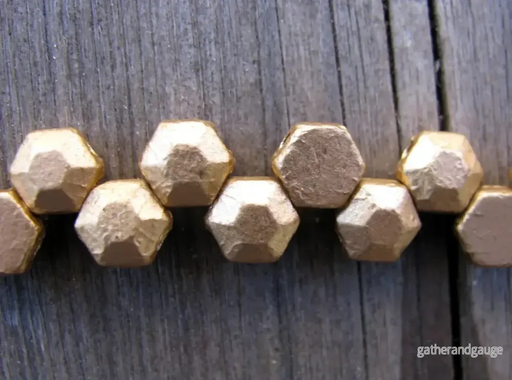 Honeycomb Jewel - Bronze Pale Gold 6mm, 1 sträng - Bild 3