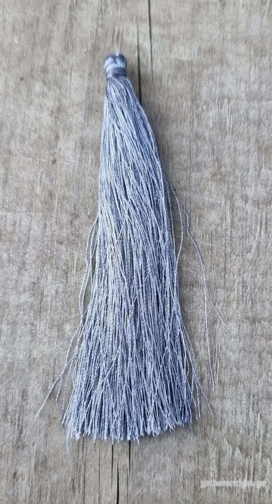 Hänge tassel polyester – Grå 90mm 1 styck