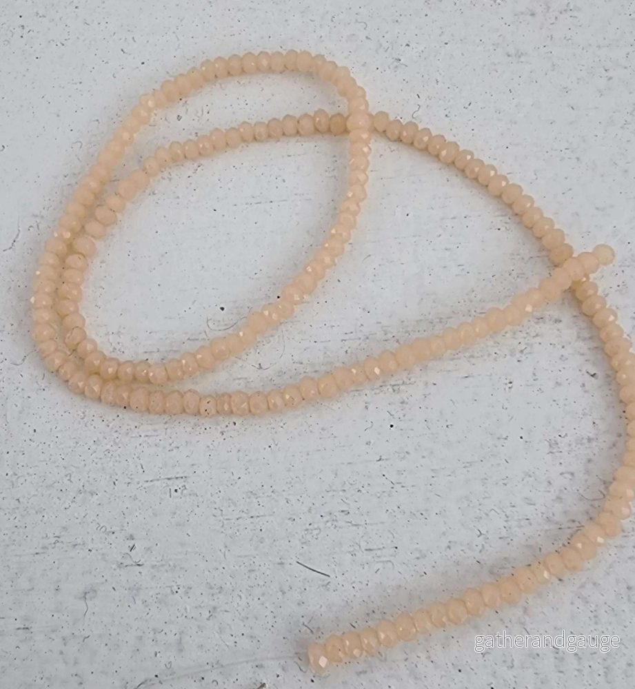 Facetterade glaspärlor - Svagt rosa 2,6x1,7mm 1 sträng