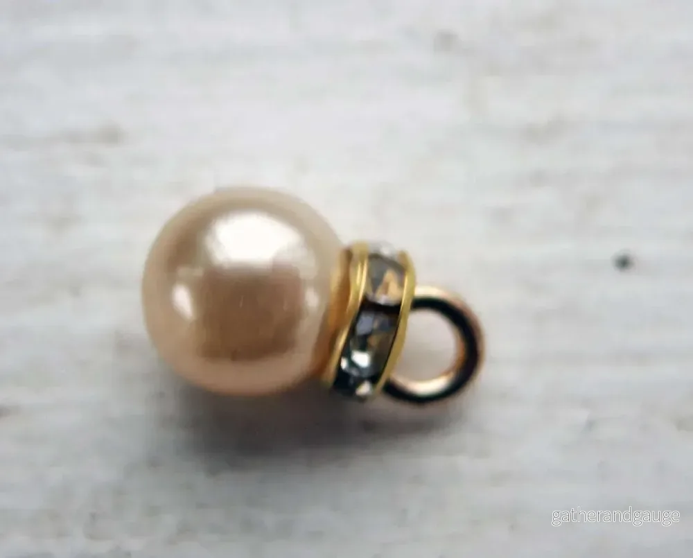 Hänge Akryl – Pärla med Strassrondell Champagne 8mm 1 styck Hänge Akryl – Pärla med Strassrondell Champagne 8mm 1 styck