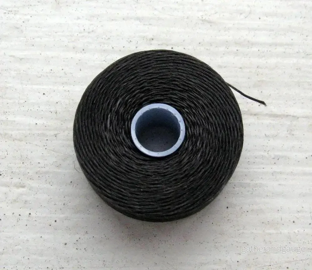 S-Lon Bead thread – Charcoal Grey, storlek D, 1 rulle S-Lon Bead thread – Charcoal Grey, storlek D, 1 rulle