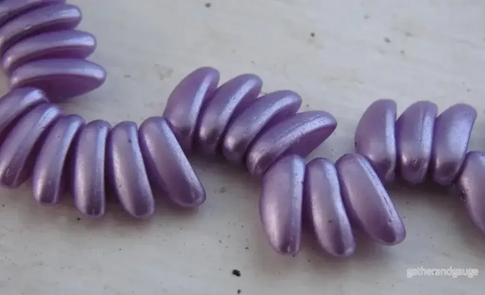 Chili Bead – Pastel Lilac, 1 sträng