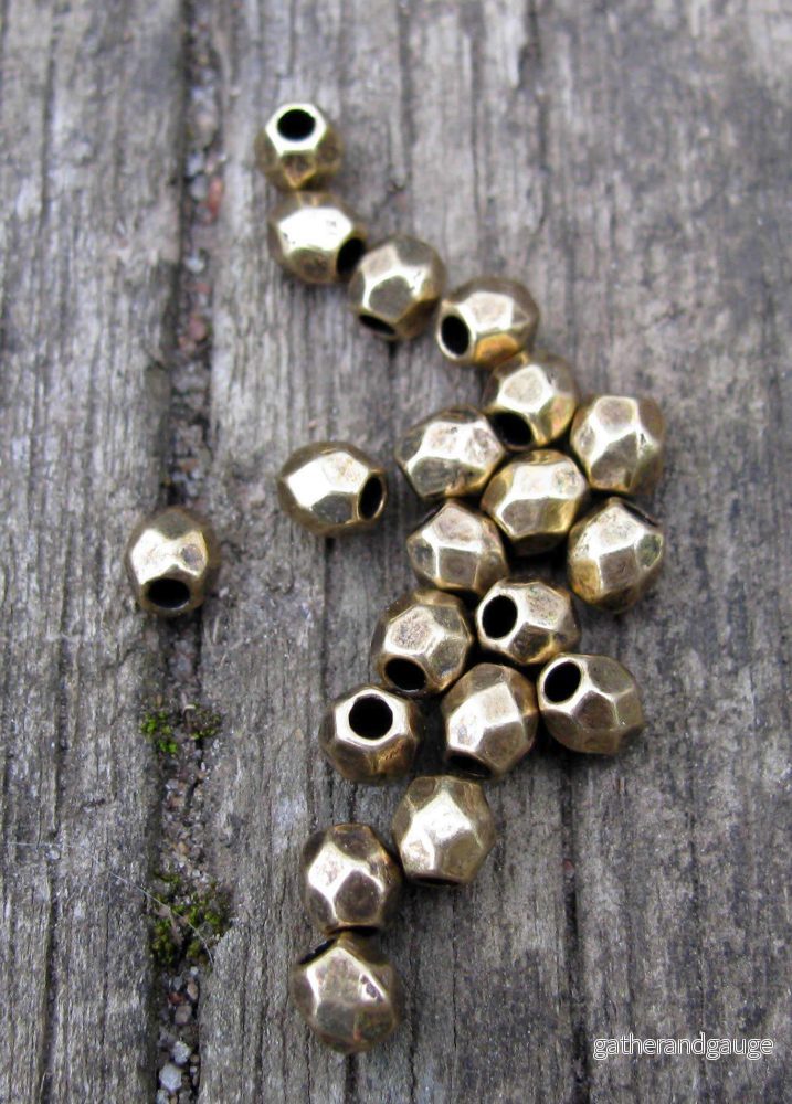 Mellandel Bronsfärgad - Liten kantig rund 4mm, 20-pack - Bild 2