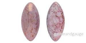 Cabochon Navette – Milky White Luster Topaz/Pink 15x7mm 1 styck Cabochon Navette – Milky White Luster Topaz/Pink 15x7mm 1 styck
