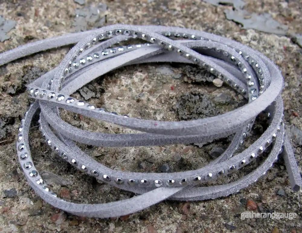 Mockaimitation - Grå med Strasstenar 2,6mm 1 m