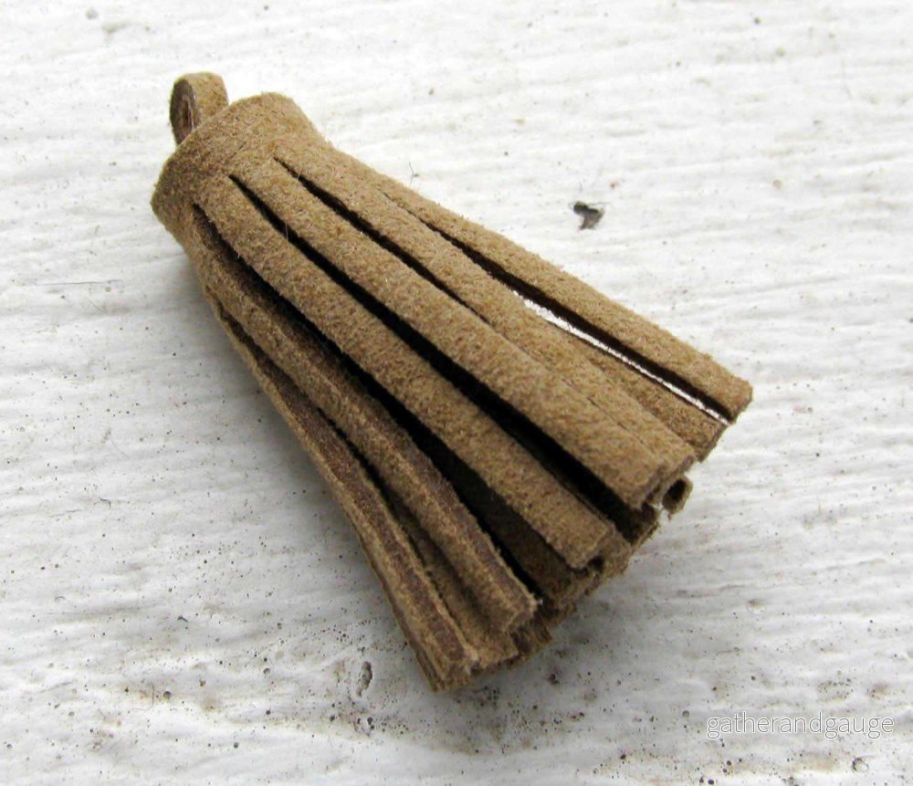 Hänge tassel - Moccaimitation Beige 30mm 1 styck - Bild 2