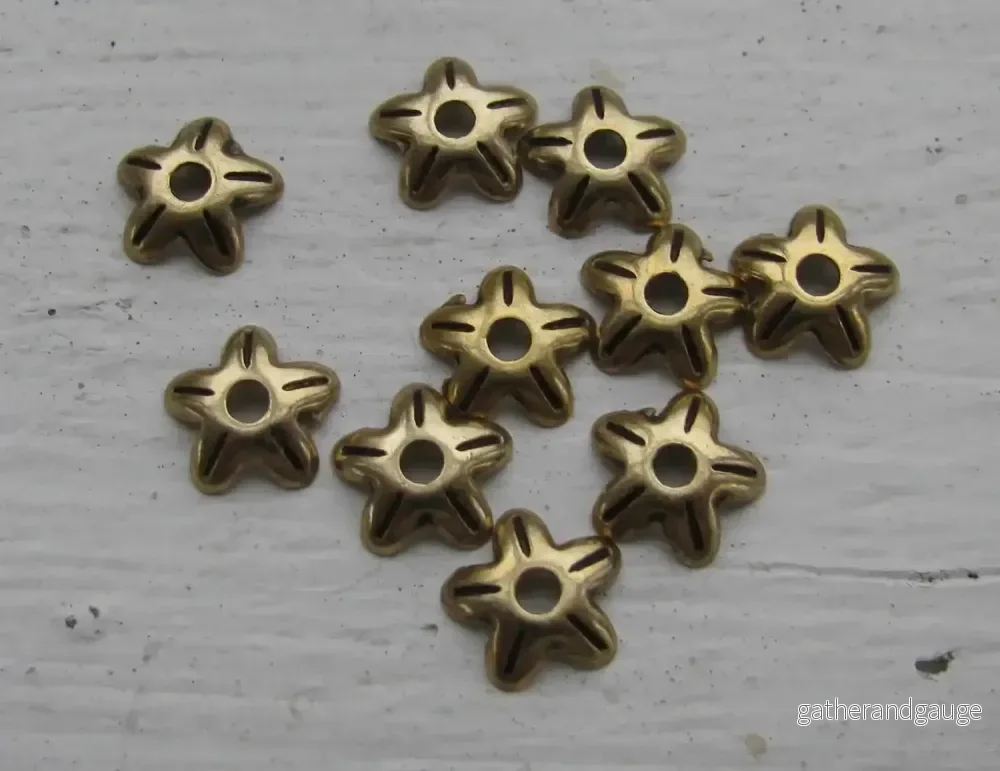 Pärlhattar bronsfärgade - Liten blomma, 8mm, 10-pack