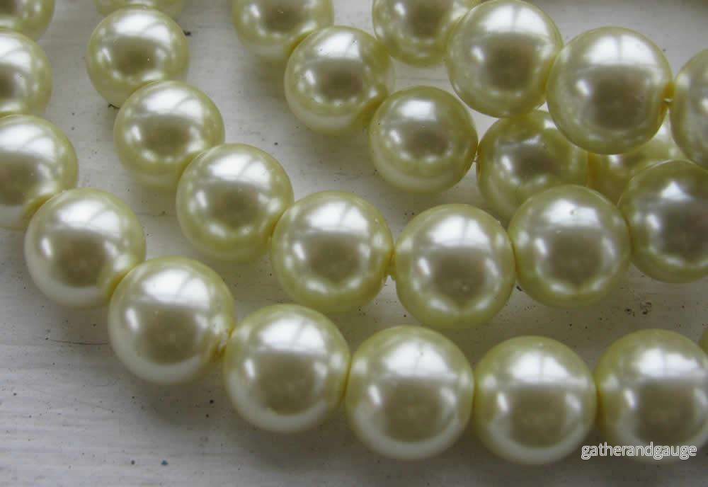 Vaxade glaspärlor - Svagt Gul 10 mm, 1 sträng - Bild 2