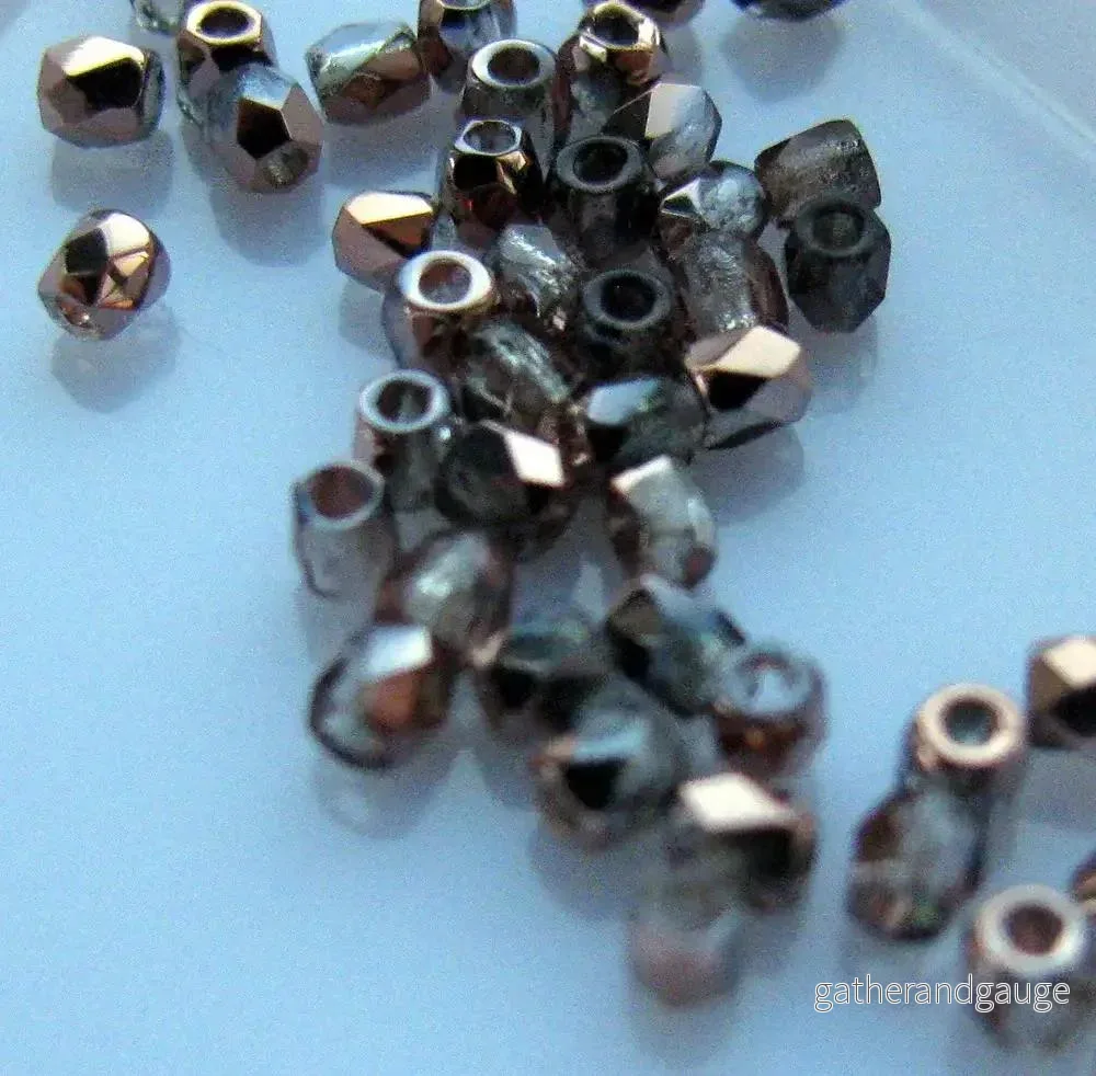Tjeckiska Firepolish - Crystal Capri Gold, True 2 mm, 2 gram - Bild 2