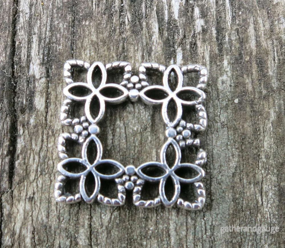 Connector Silverfärgad - Fyrkant med Blommor 16mm 1 styck