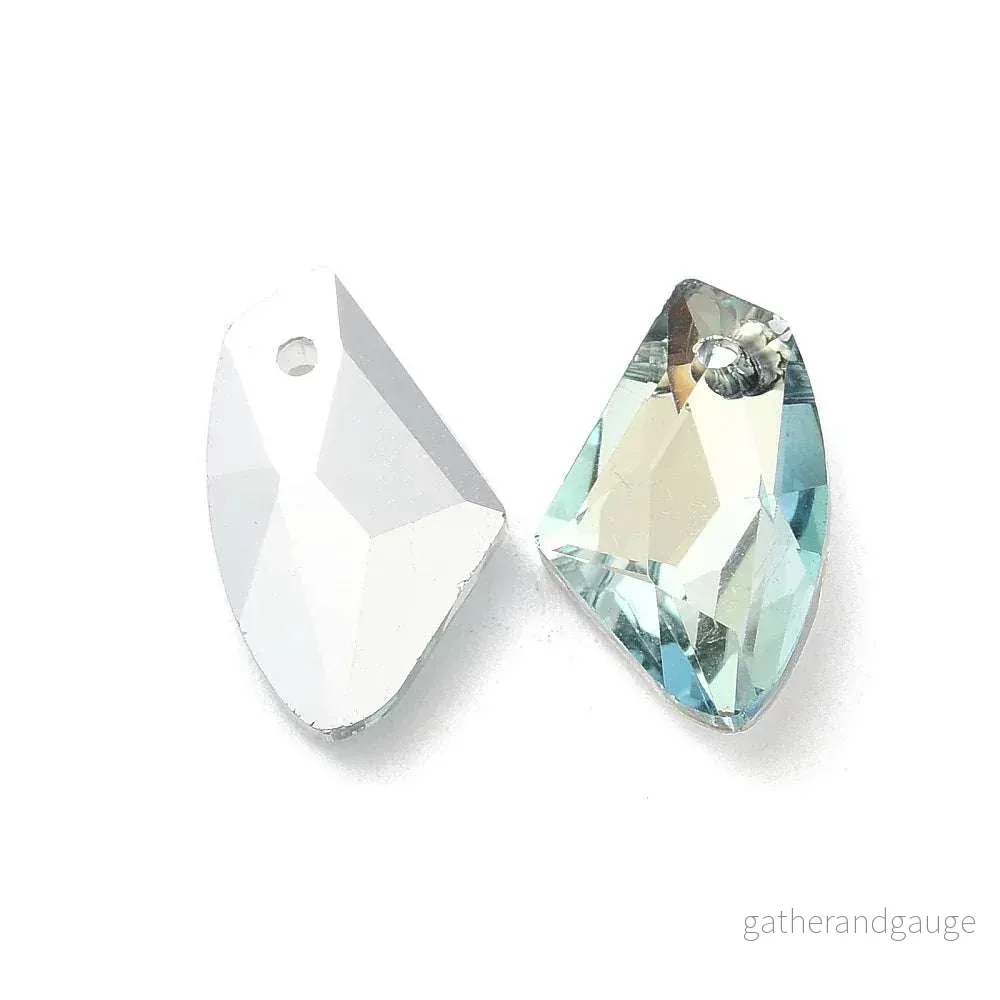 Facetterade glaspärlor - Polygone Shimmer ljusblå 19x11mm 1 styck