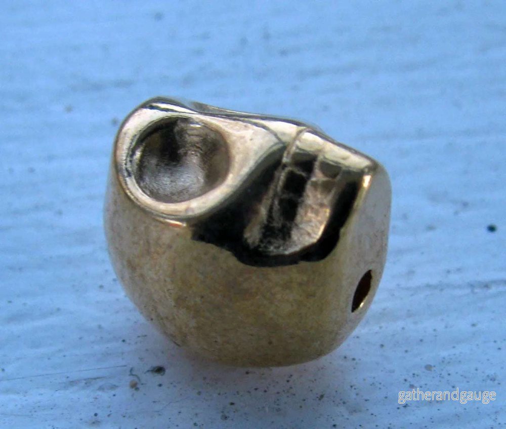 Mellandel Guldfärgad - Döskalle 13x10mm 1 styck - Bild 2