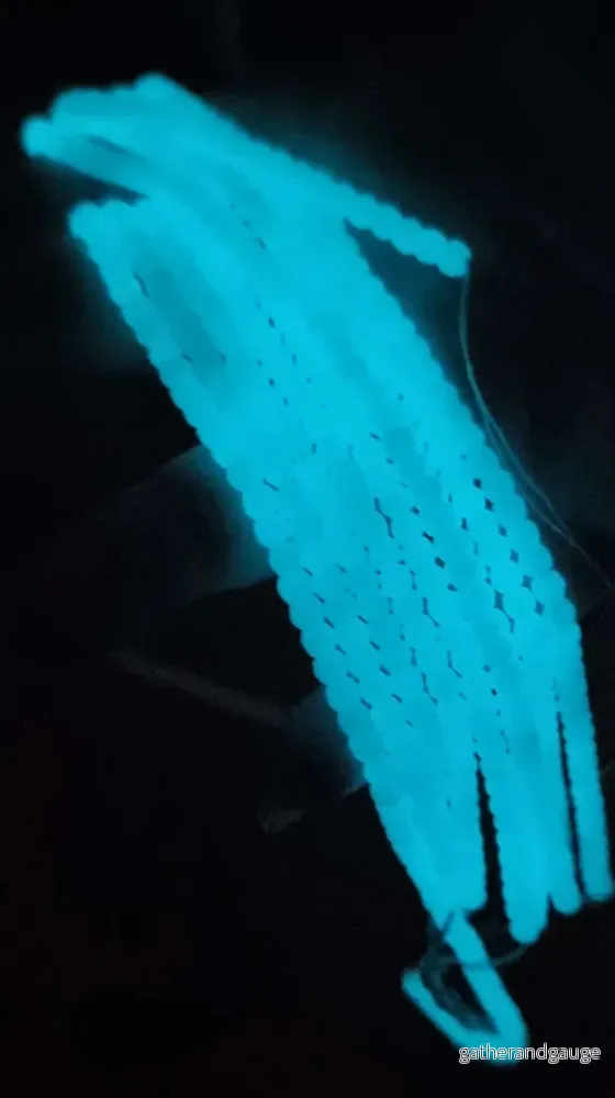 Glaspärlor Facetterade - Glow in the dark, Turkos 1 sträng - Bild 2