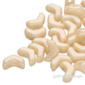 Mini Chevron - Chalk Beige Luster 6x2mm - 5 gram