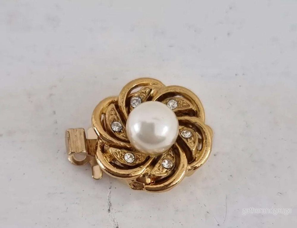 Instickslås – Pearlflower 23k guldpläterad 14mm 1 styck Instickslås – Pearlflower 23k guldpläterad 14mm 1 styck