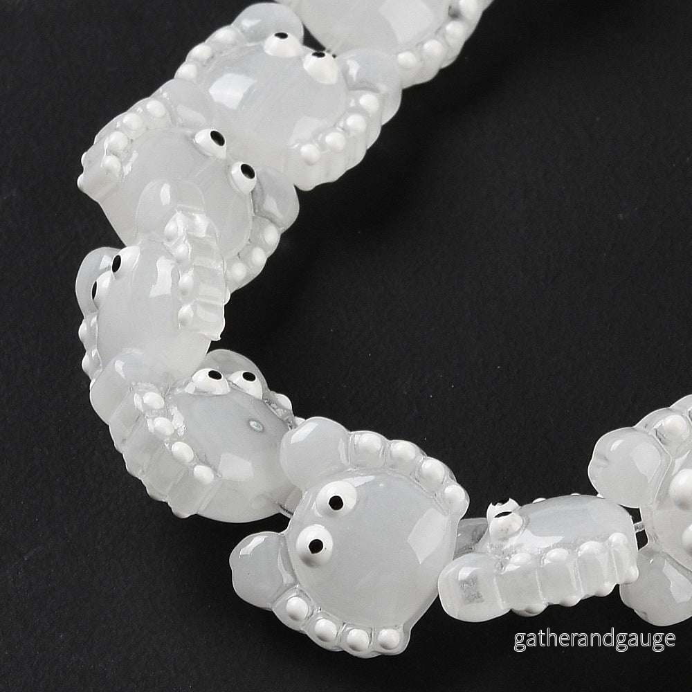 Glaspärlor Lampwork – Krabba vit/klar 13x14mm 1 styck