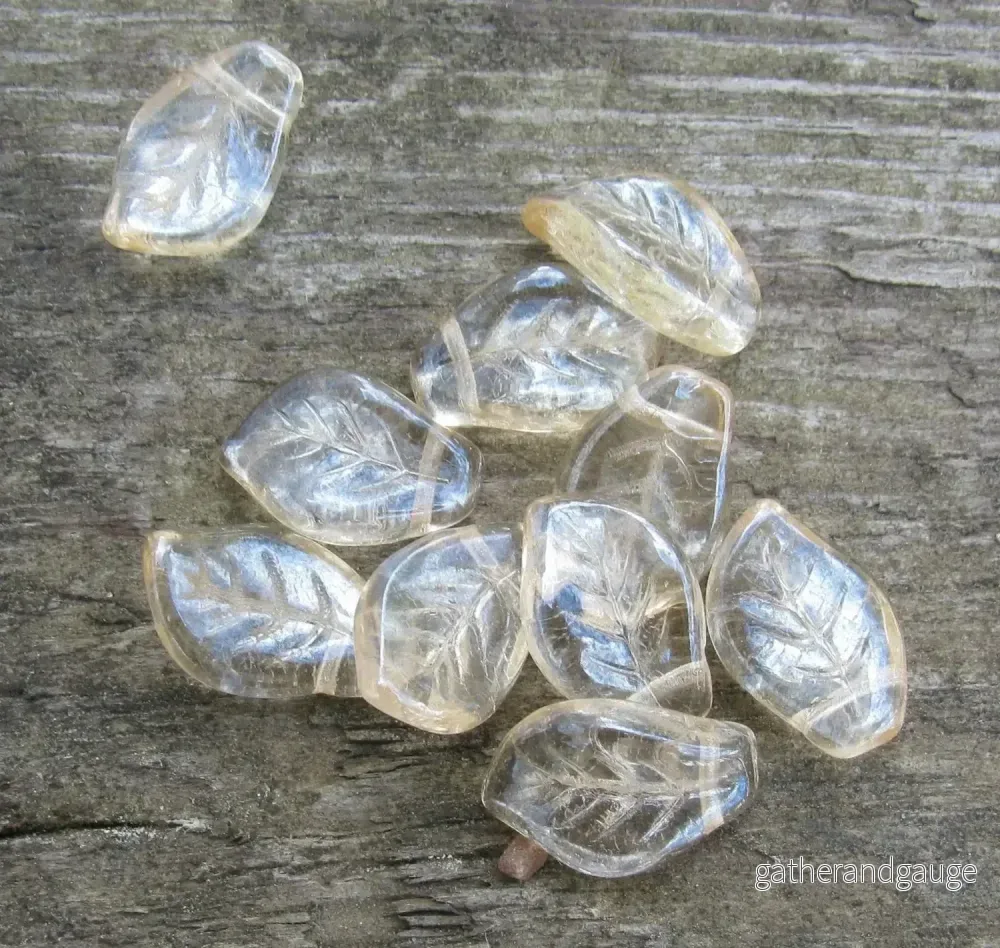 Glaspärlor Löv – Crystal Champagne 9x14mm, 10-pack Glaspärlor Löv – Crystal Champagne 9x14mm, 10-pack