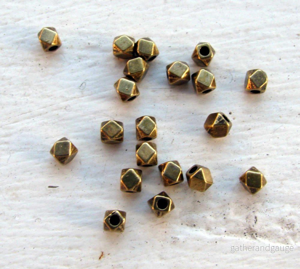 Mellandel Bronsfärgad – Kub med Facetterade Kanter 3mm, 20-pack