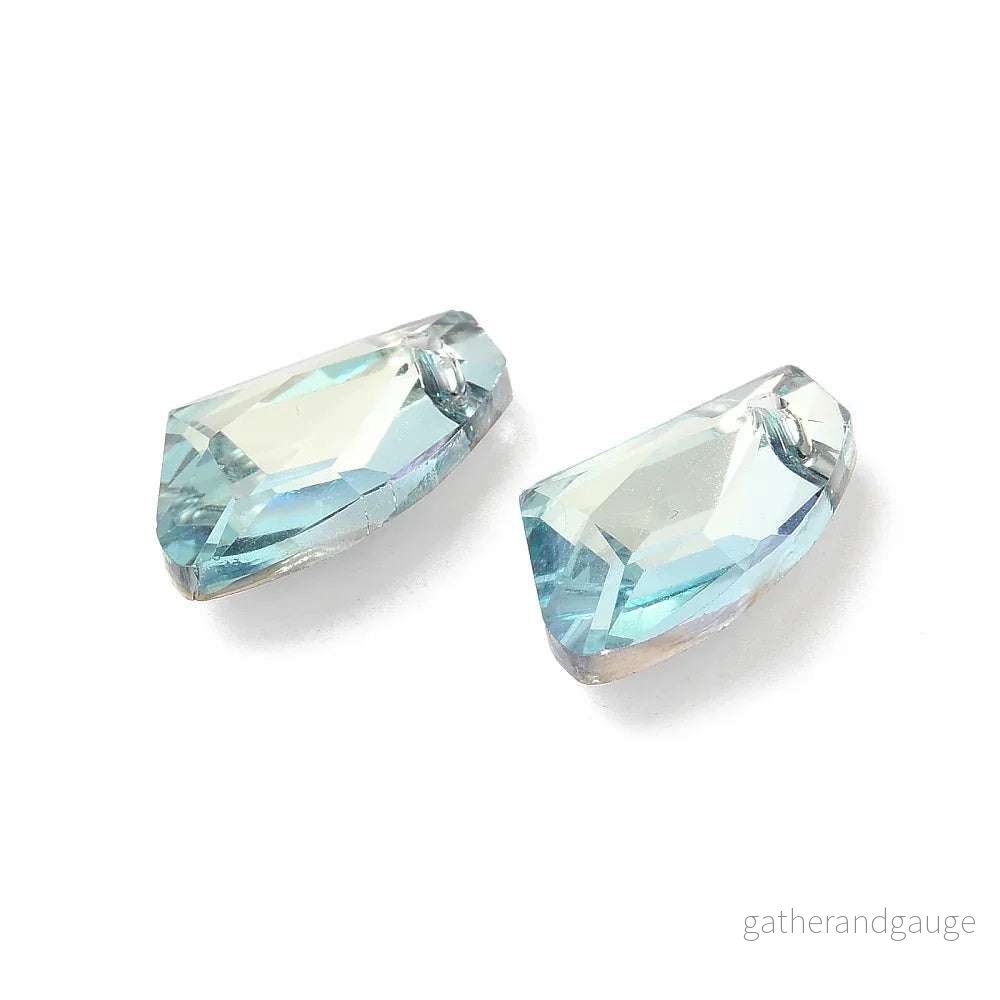 Facetterade glaspärlor - Polygone Shimmer ljusblå 19x11mm 1 styck - Bild 2