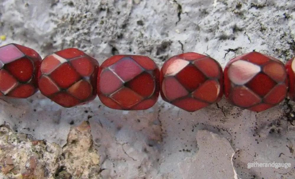 Tjeckiska Firepolish - Snake Dark Coral 6mm, 1 sträng