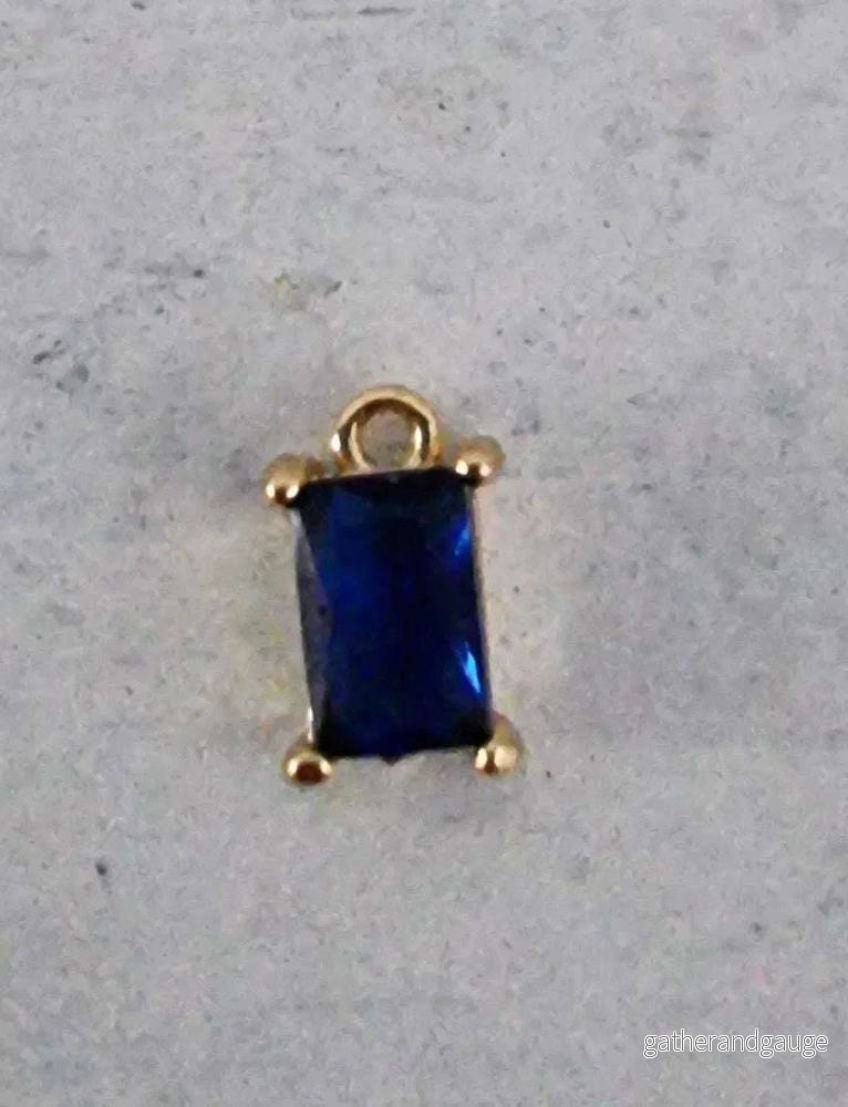 Berlock Facetterad – Rektangel med Mörkblå Zircon 5x8mm 1 styck Berlock Facetterad – Rektangel med Mörkblå Zircon 5x8mm 1 styck