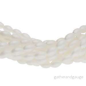 Tjeckiska vaxade glaspärlor - Ris White Matt 6x4mm, 1 sträng