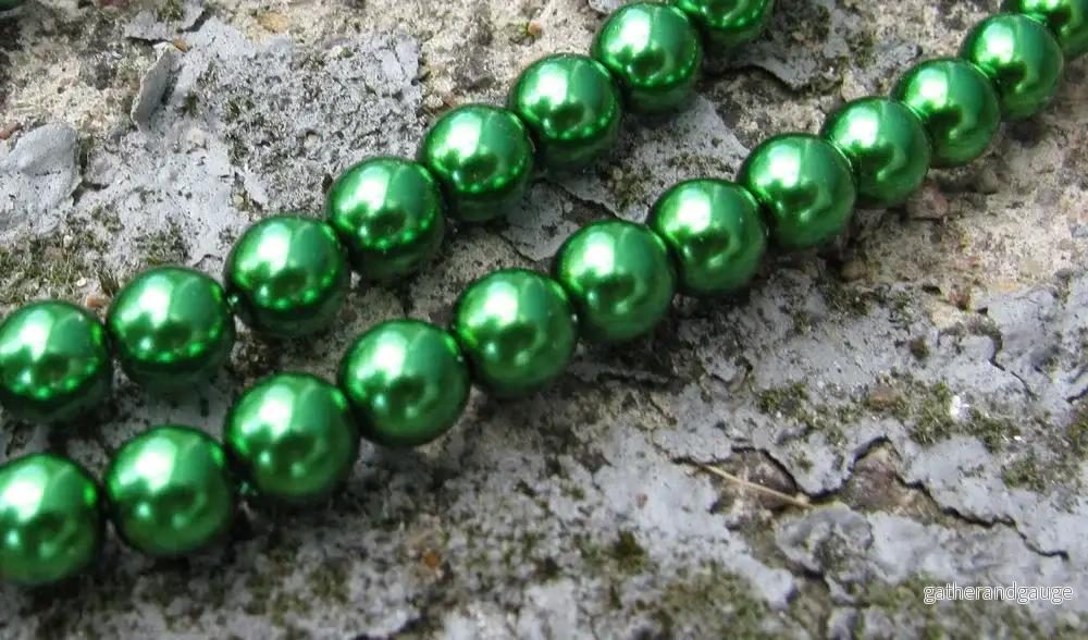 Tjeckiska vaxade glaspärlor - Xmas Green 6mm, 1 sträng - Bild 2
